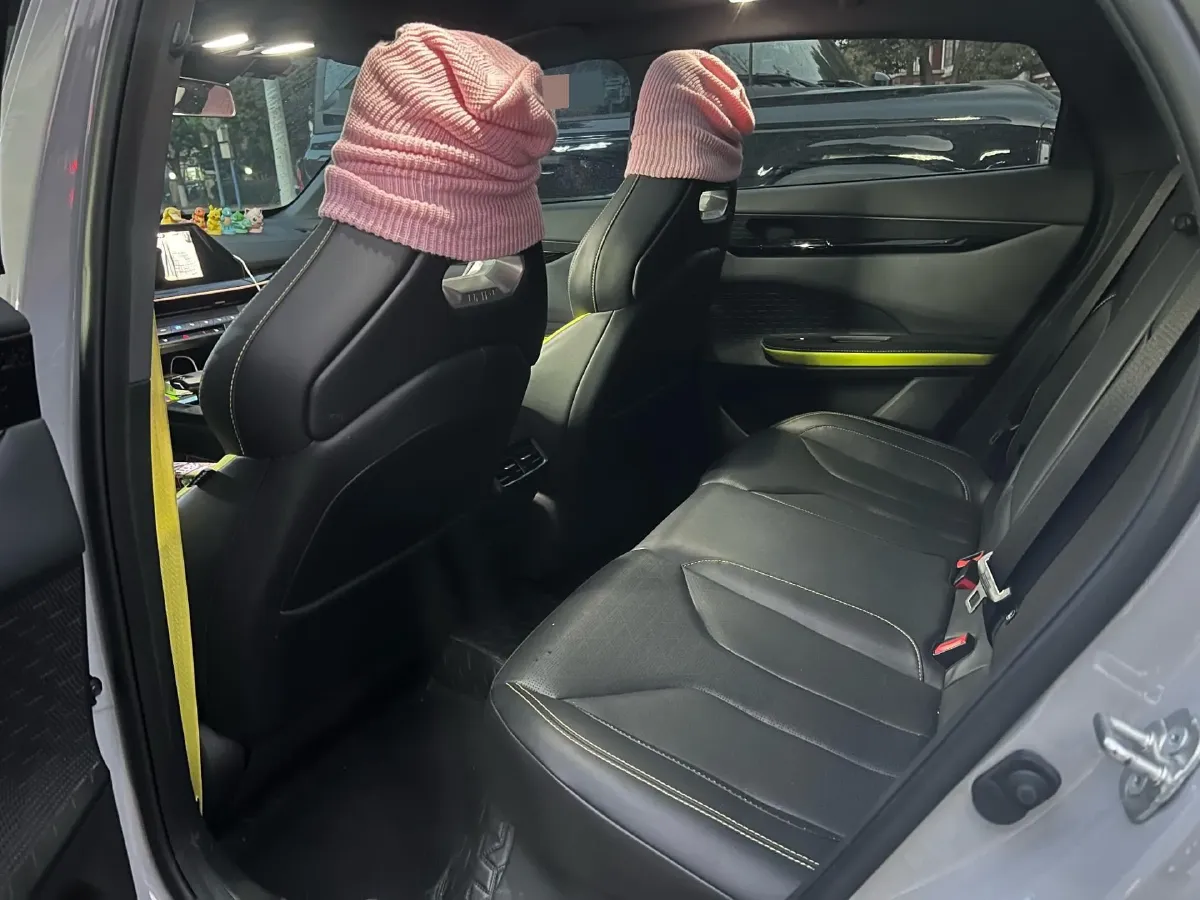 2023 ChangAn UNI-V 2.0T 233HP L4 8AT,autocango,china used car exporter,china ev exporter,chinese used car exporter,chinese used ev exporter