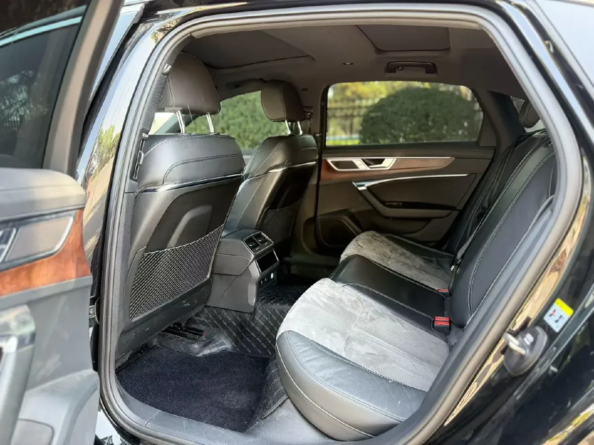 2022 Audi A6L 2.0T 224HP L4 7DCT,autocango,china used car exporter,china ev exporter,chinese used car exporter,chinese used ev exporter