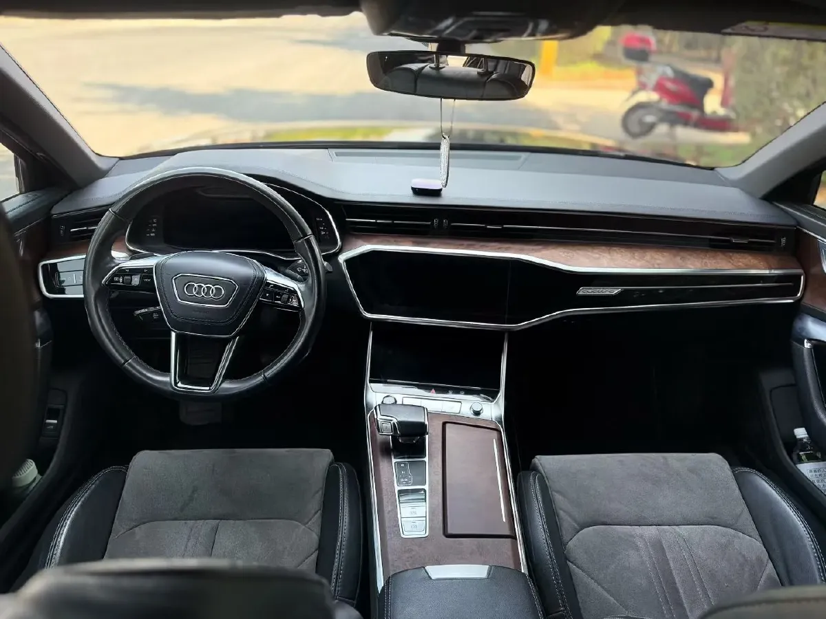 2022 Audi A6L 2.0T 224HP L4 7DCT,autocango,china used car exporter,china ev exporter,chinese used car exporter,chinese used ev exporter