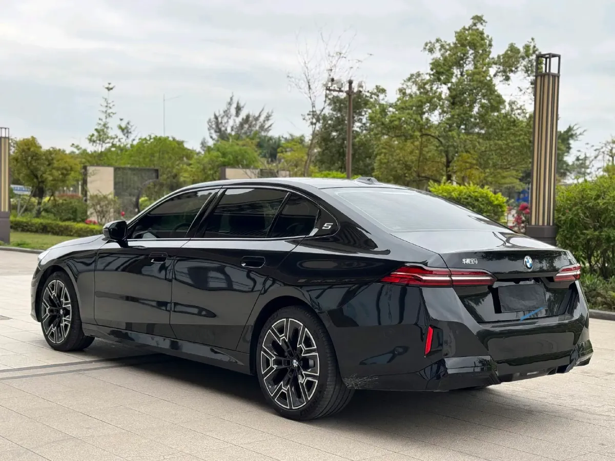 2025 BMW 5 Series 2.0T 258HP L4 8AT,autocango,china used car exporter,china ev exporter,chinese used car exporter,chinese used ev exporter