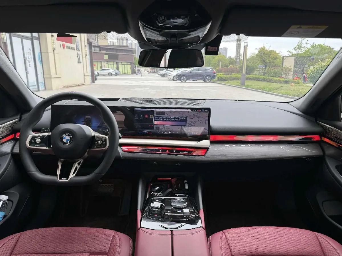 2025 BMW 5 Series 2.0T 258HP L4 8AT,autocango,china used car exporter,china ev exporter,chinese used car exporter,chinese used ev exporter