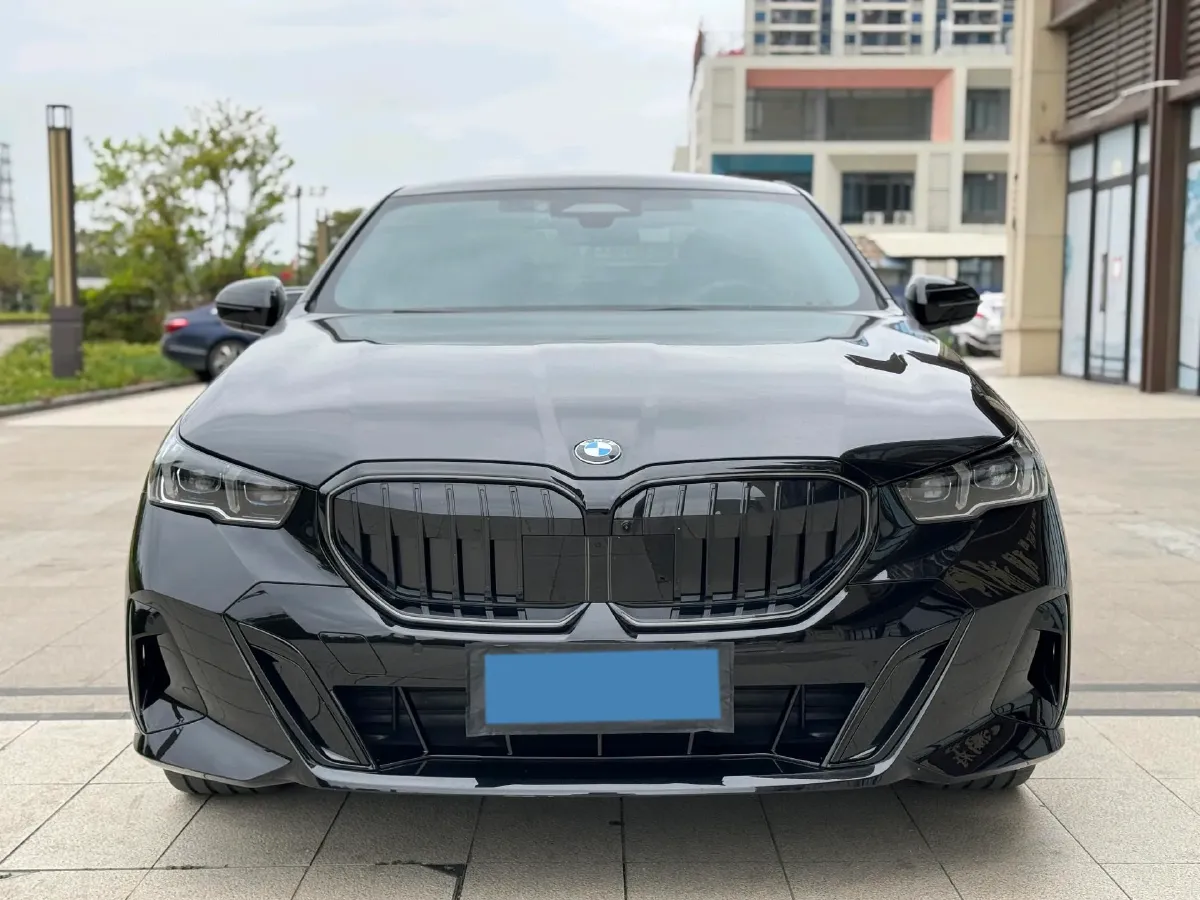 2025 BMW 5 Series 2.0T 258HP L4 8AT,autocango,china used car exporter,china ev exporter,chinese used car exporter,chinese used ev exporter