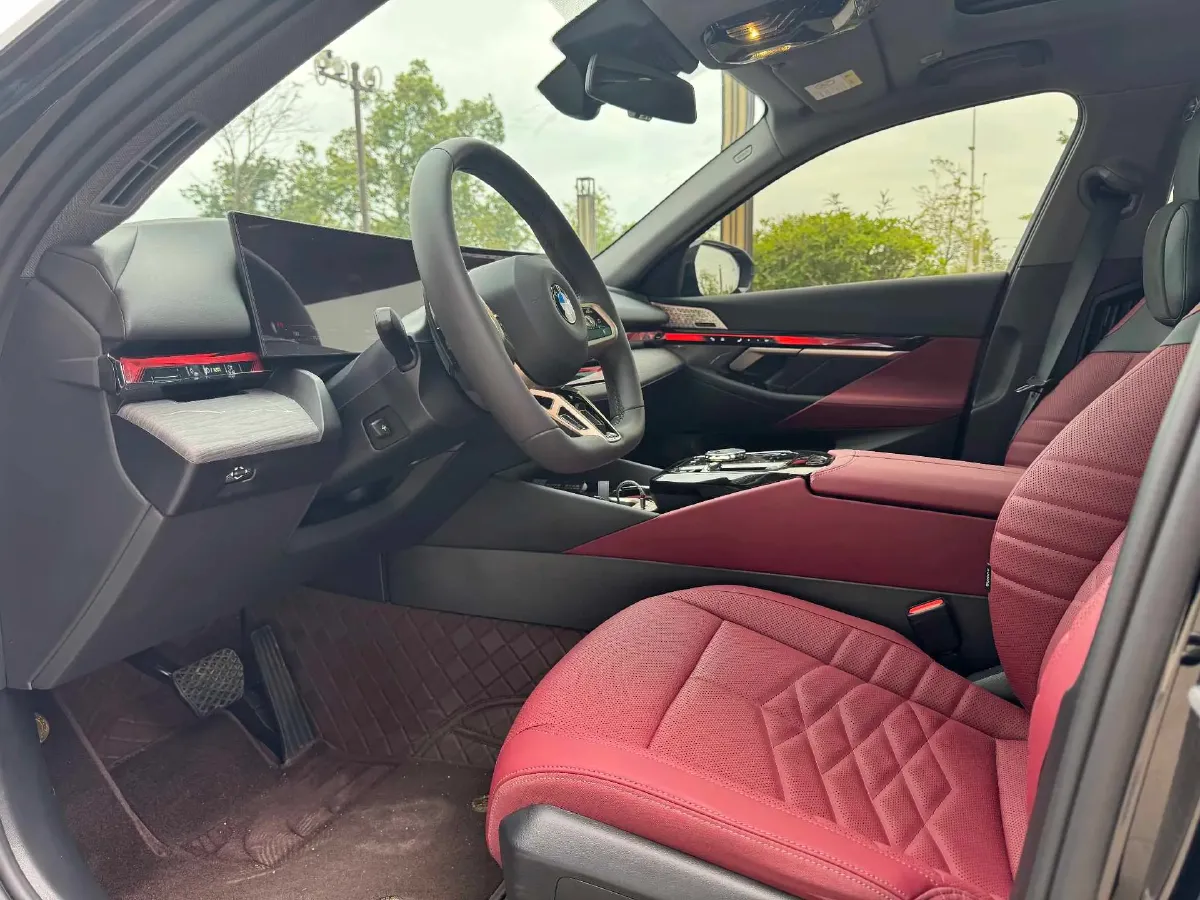 2025 BMW 5 Series 2.0T 258HP L4 8AT,autocango,china used car exporter,china ev exporter,chinese used car exporter,chinese used ev exporter