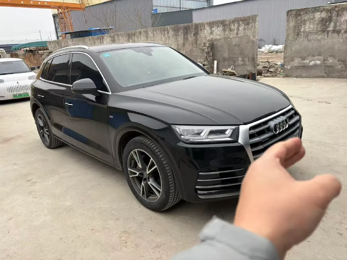 2020 Audi Q5L 2.0T 190HP L4 7DCT,autocango,china used car exporter,china ev exporter,chinese used car exporter,chinese used ev exporter