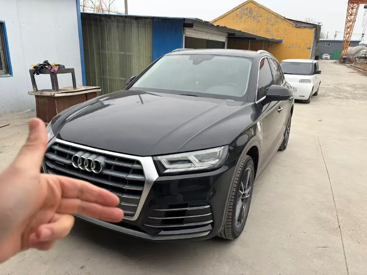 2020 Audi Q5L 2.0T 190HP L4 7DCT,autocango,china used car exporter,china ev exporter,chinese used car exporter,chinese used ev exporter
