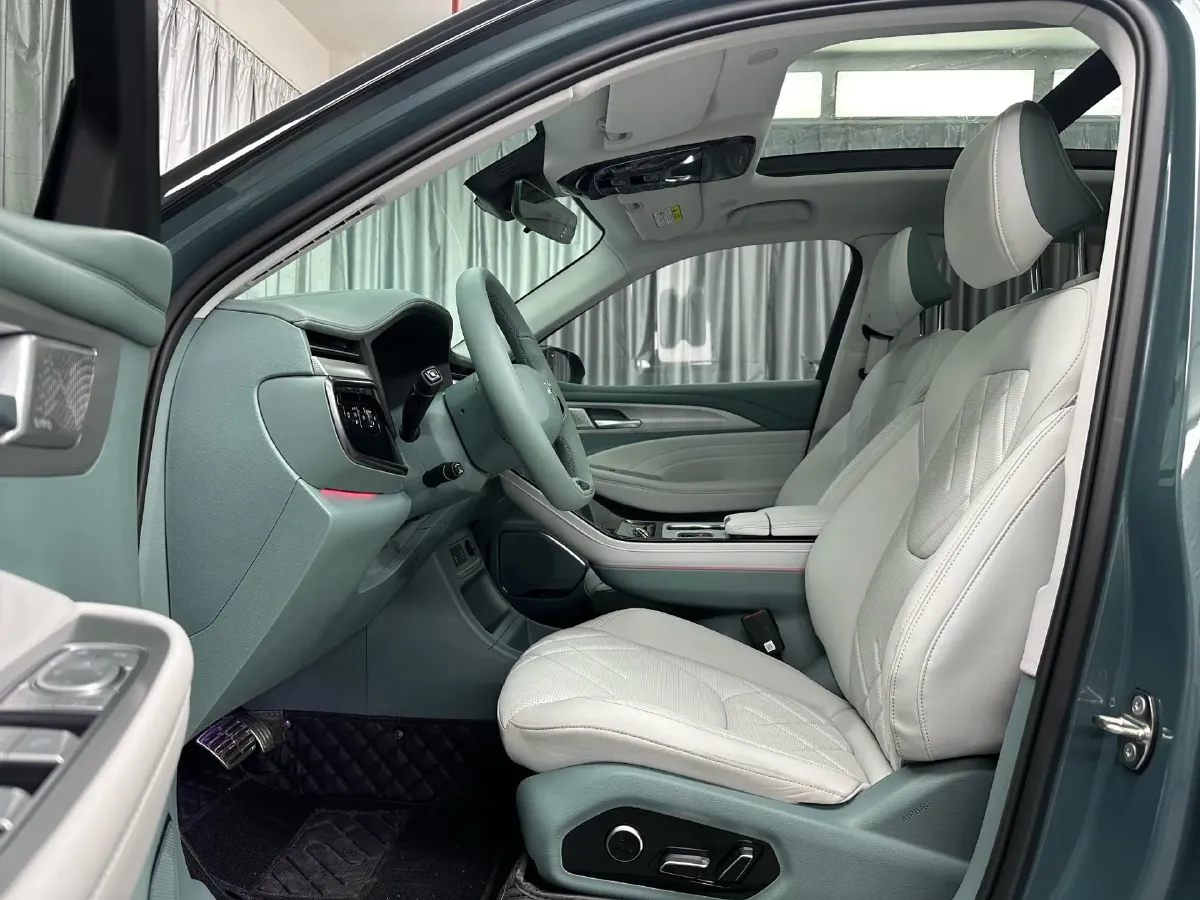 2023 ARCFOX αT BEV 65.6KWH,autocango,china used car exporter,china ev exporter,chinese used car exporter,chinese used ev exporter