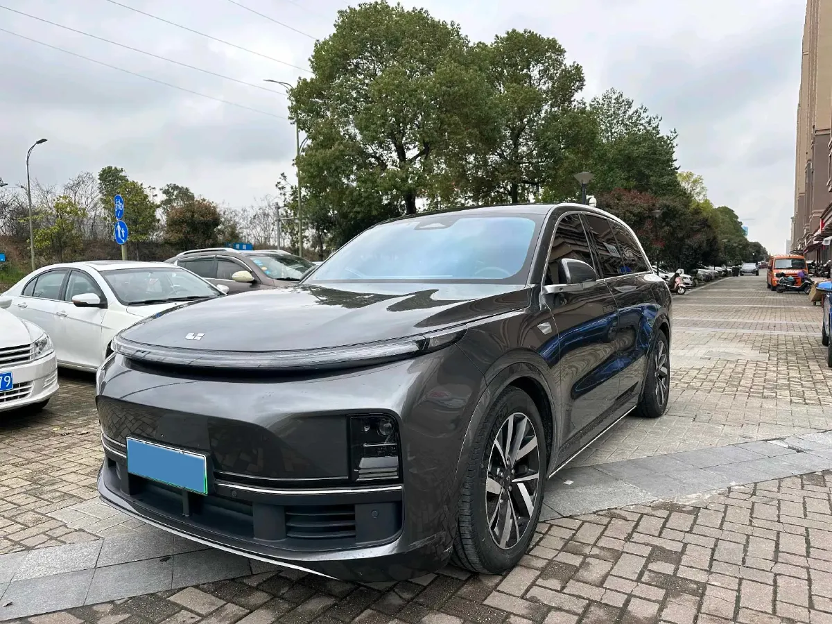 2024 Volvo S60 2.0T 197HP L4 7DCT,autocango,china used car exporter,china ev exporter,chinese used car exporter,chinese used ev exporter