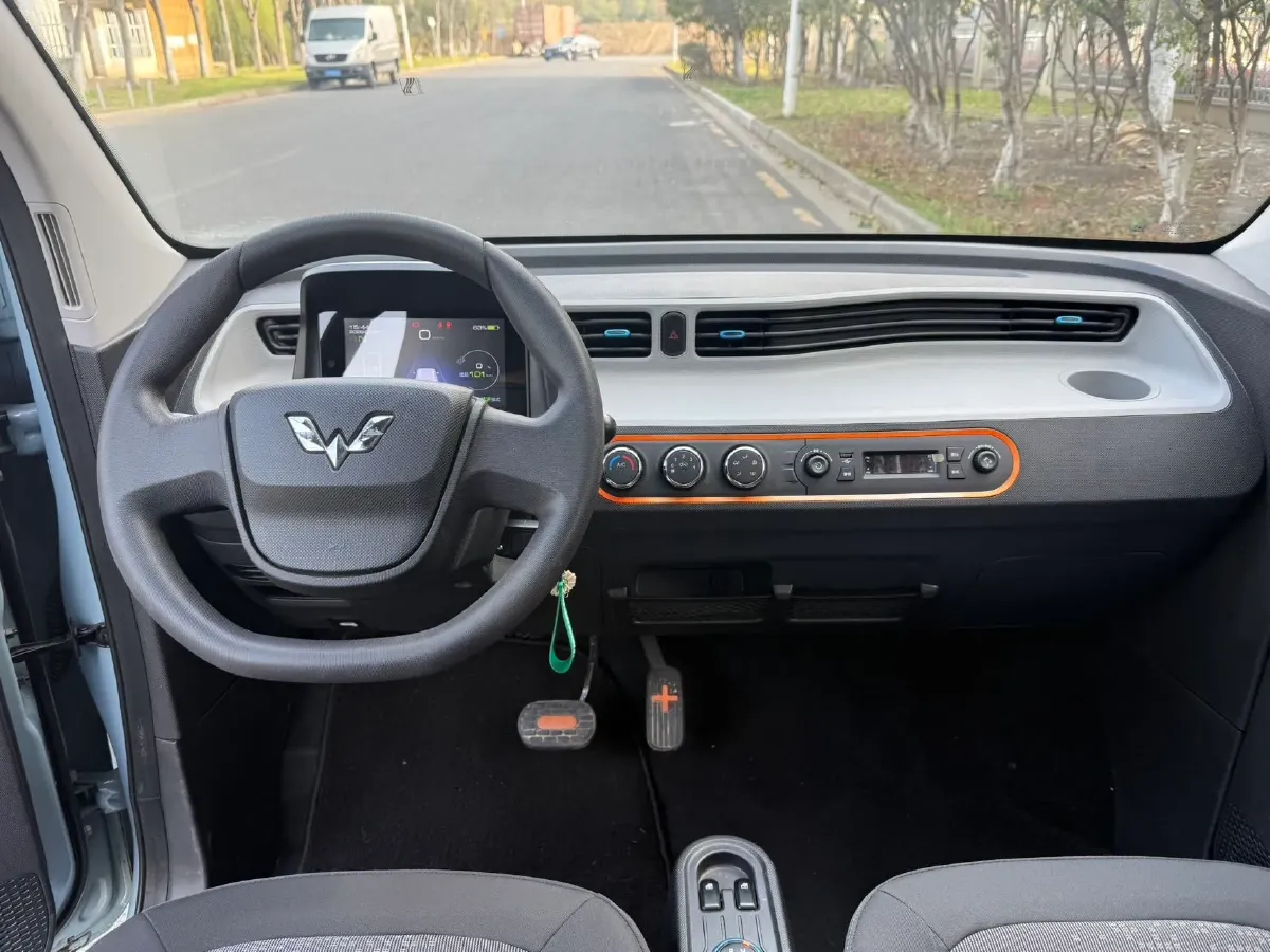 2020 WuLing HongGuang MINI EV BEV 13.8KWH,autocango,china used car exporter,china ev exporter,chinese used car exporter,chinese used ev exporter