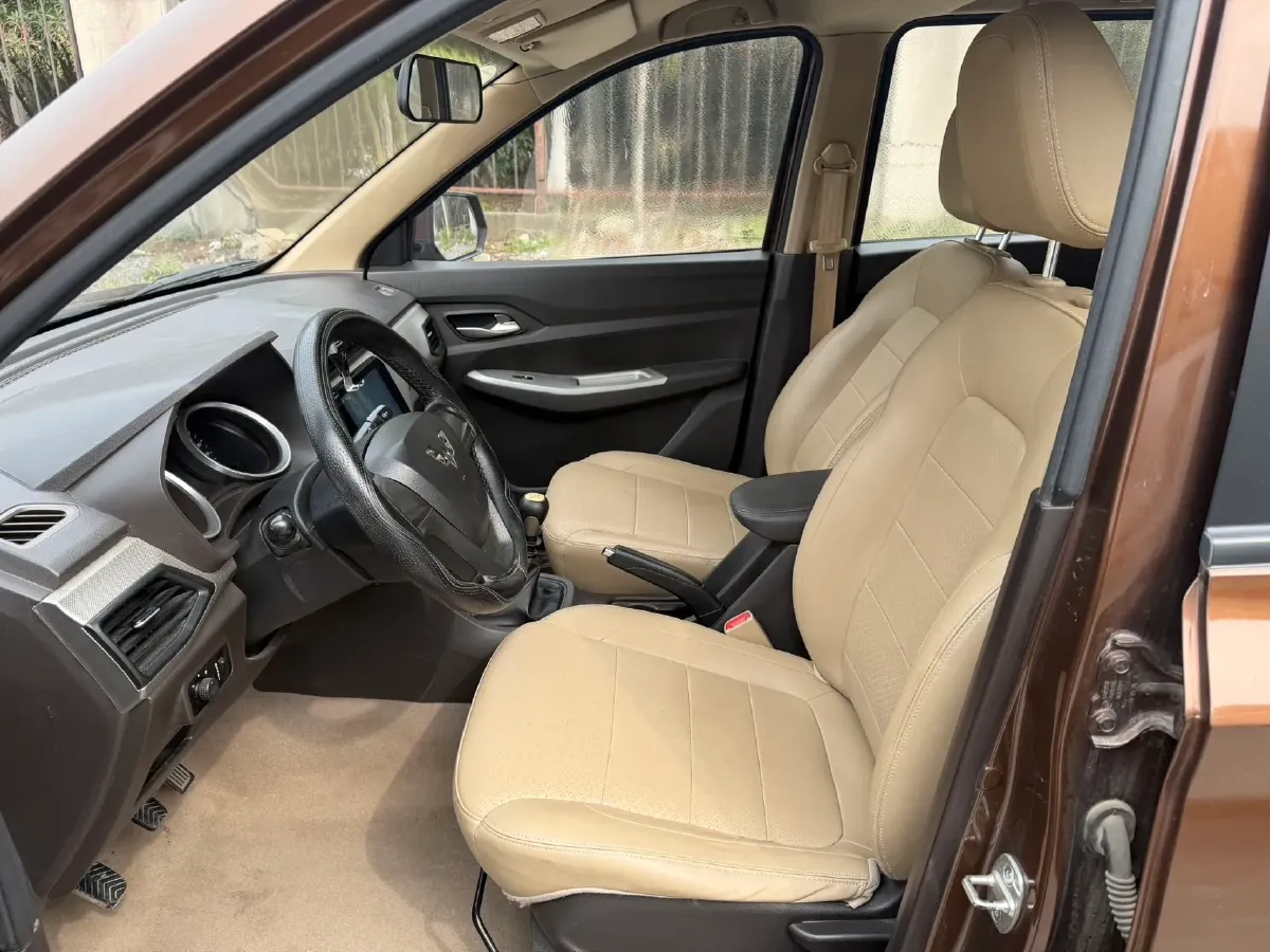 2019 WuLing HongGuang 1.5L 99HP L4 6MT,autocango,china used car exporter,china ev exporter,chinese used car exporter,chinese used ev exporter