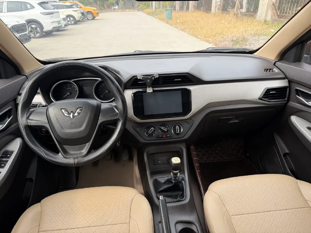 2019 WuLing HongGuang 1.5L 99HP L4 6MT,autocango,china used car exporter,china ev exporter,chinese used car exporter,chinese used ev exporter