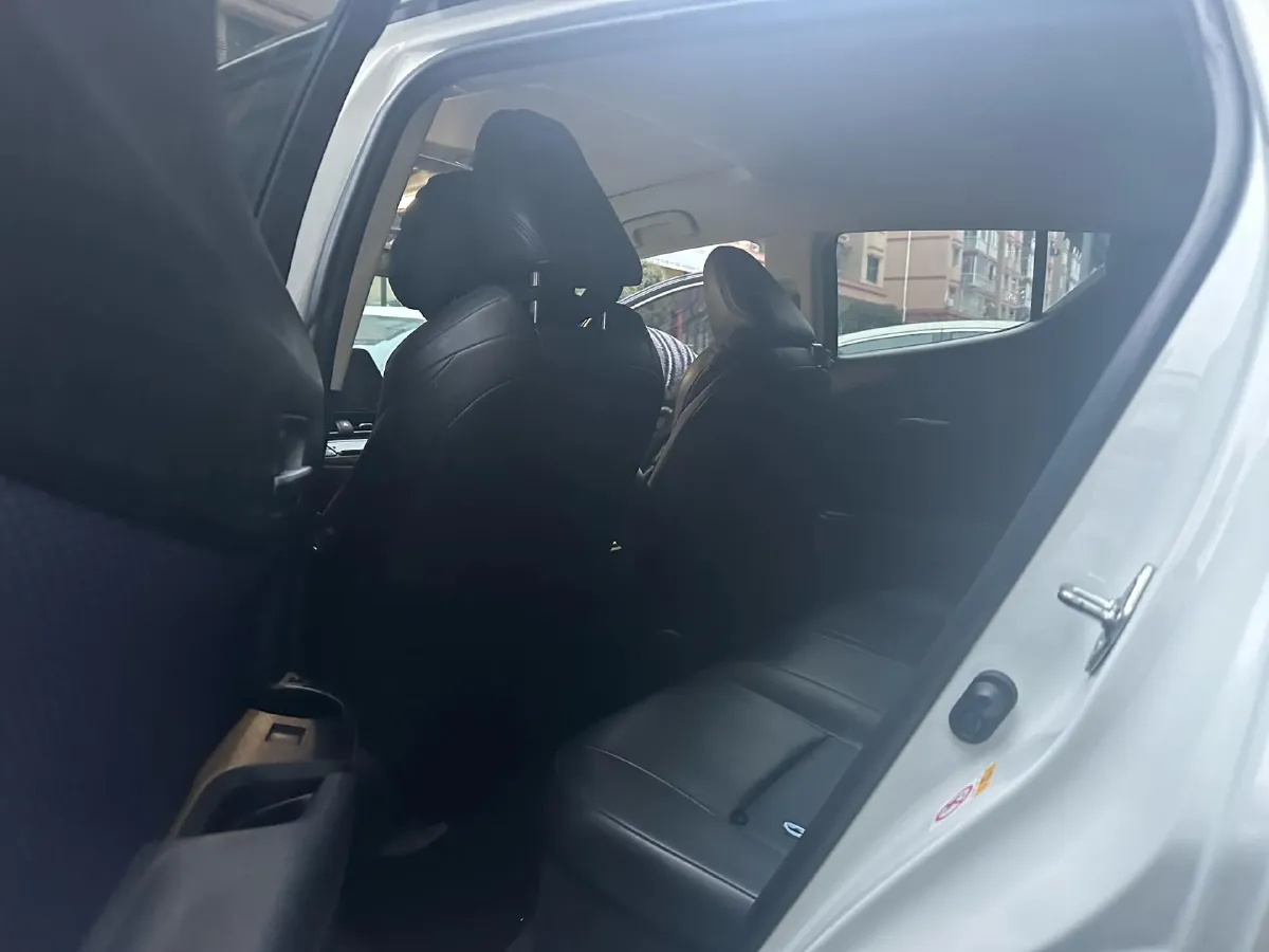 2020 Toyota C-HR 2.0L 171HP L4 CVT,autocango,china used car exporter,china ev exporter,chinese used car exporter,chinese used ev exporter