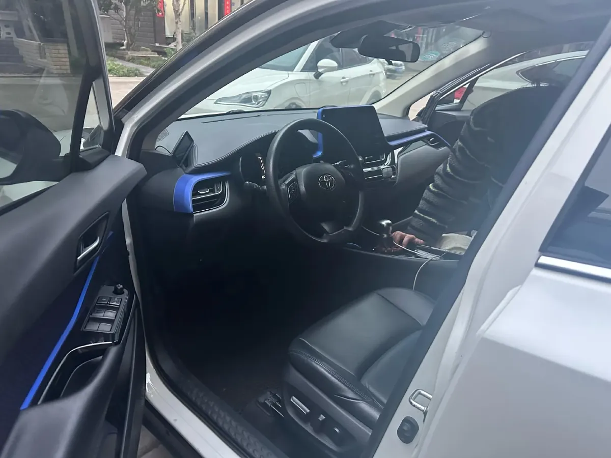 2020 Toyota C-HR 2.0L 171HP L4 CVT,autocango,china used car exporter,china ev exporter,chinese used car exporter,chinese used ev exporter