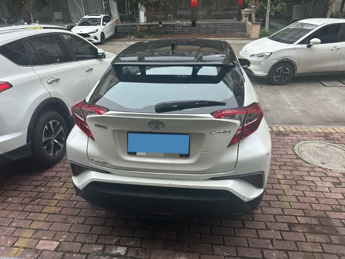 2020 Toyota C-HR 2.0L 171HP L4 CVT,autocango,china used car exporter,china ev exporter,chinese used car exporter,chinese used ev exporter