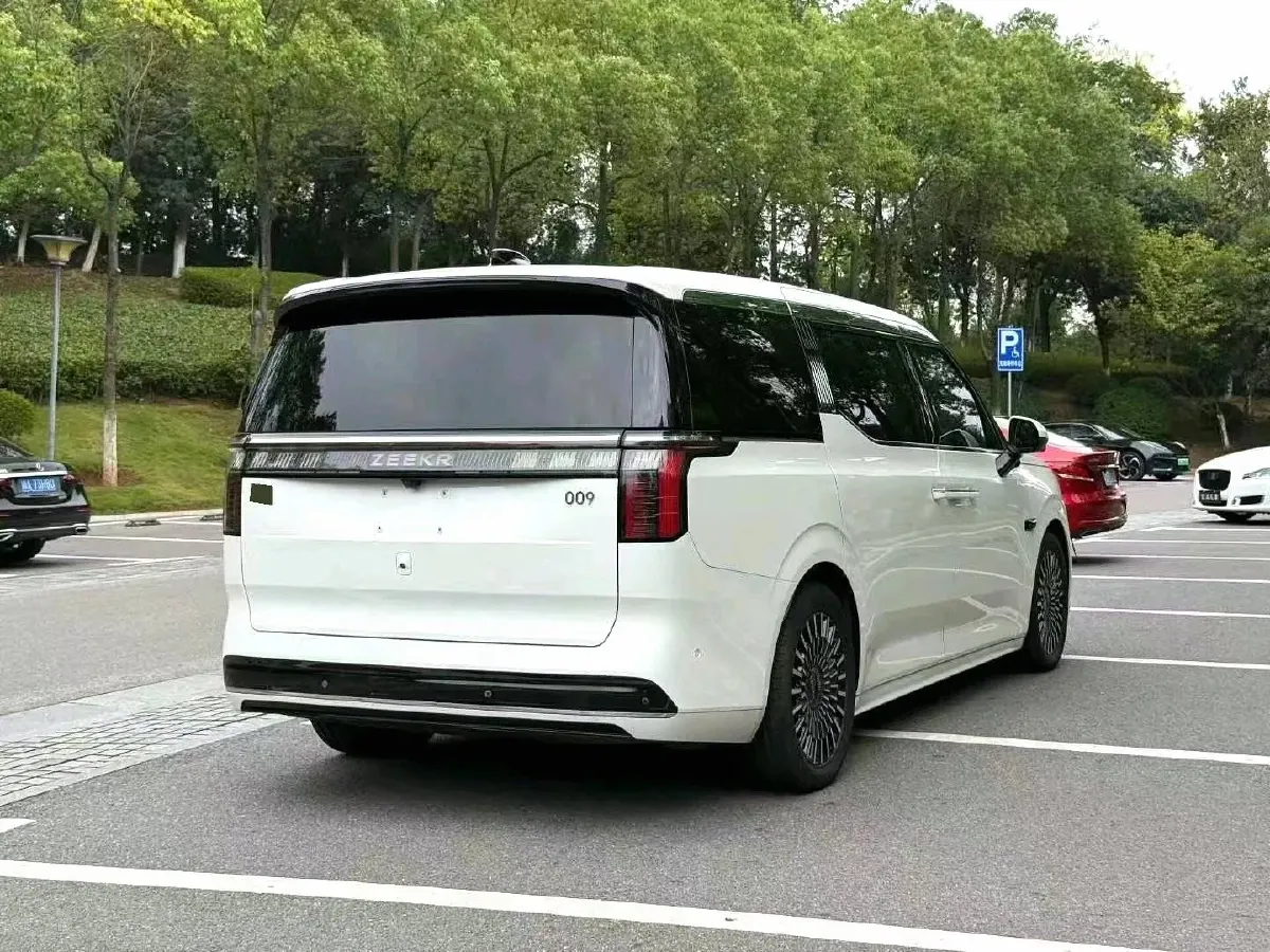 2022 Zeekr 009 BEV 116KWH,autocango,china used car exporter,china ev exporter,chinese used car exporter,chinese used ev exporter