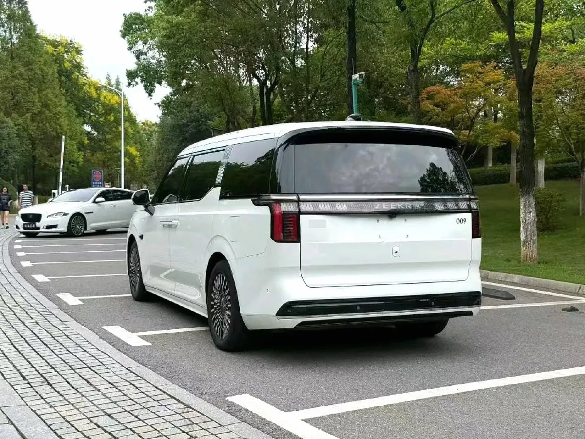 2022 Zeekr 009 BEV 116KWH,autocango,china used car exporter,china ev exporter,chinese used car exporter,chinese used ev exporter