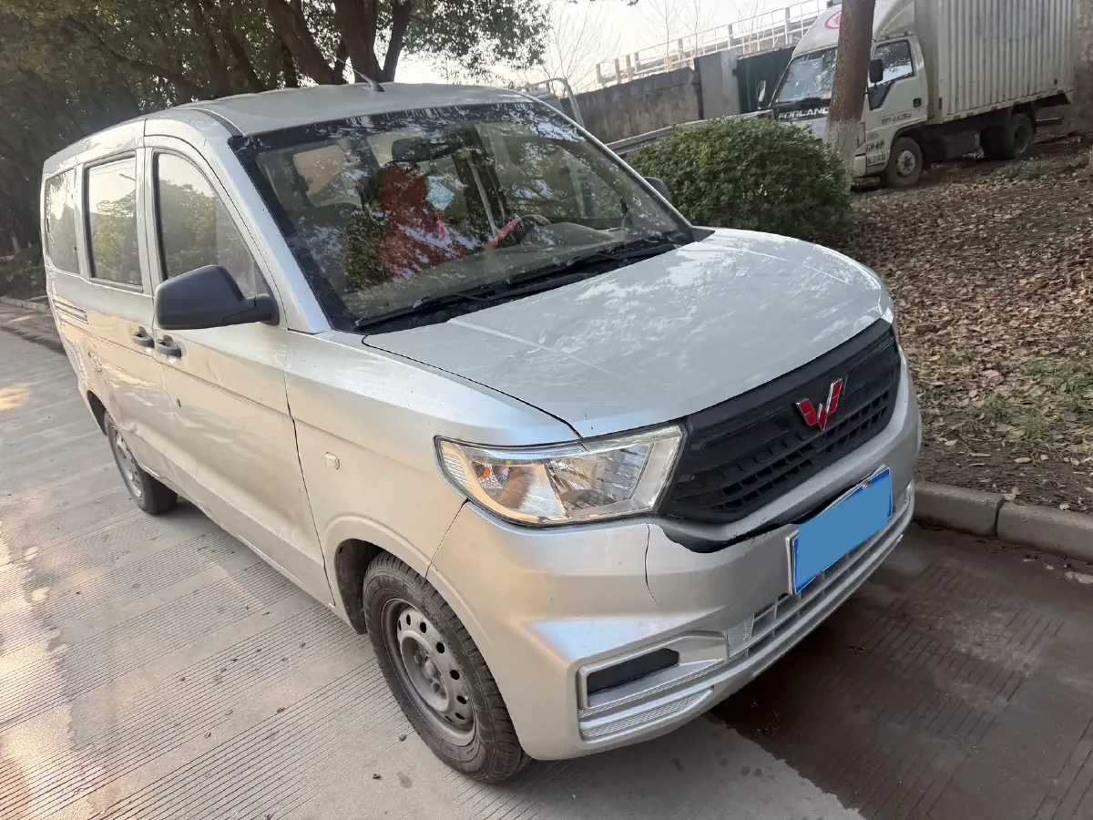 2019 WuLing HongGuang V 1.5L 99HP L4 6MT,autocango,china used car exporter,china ev exporter,chinese used car exporter,chinese used ev exporter