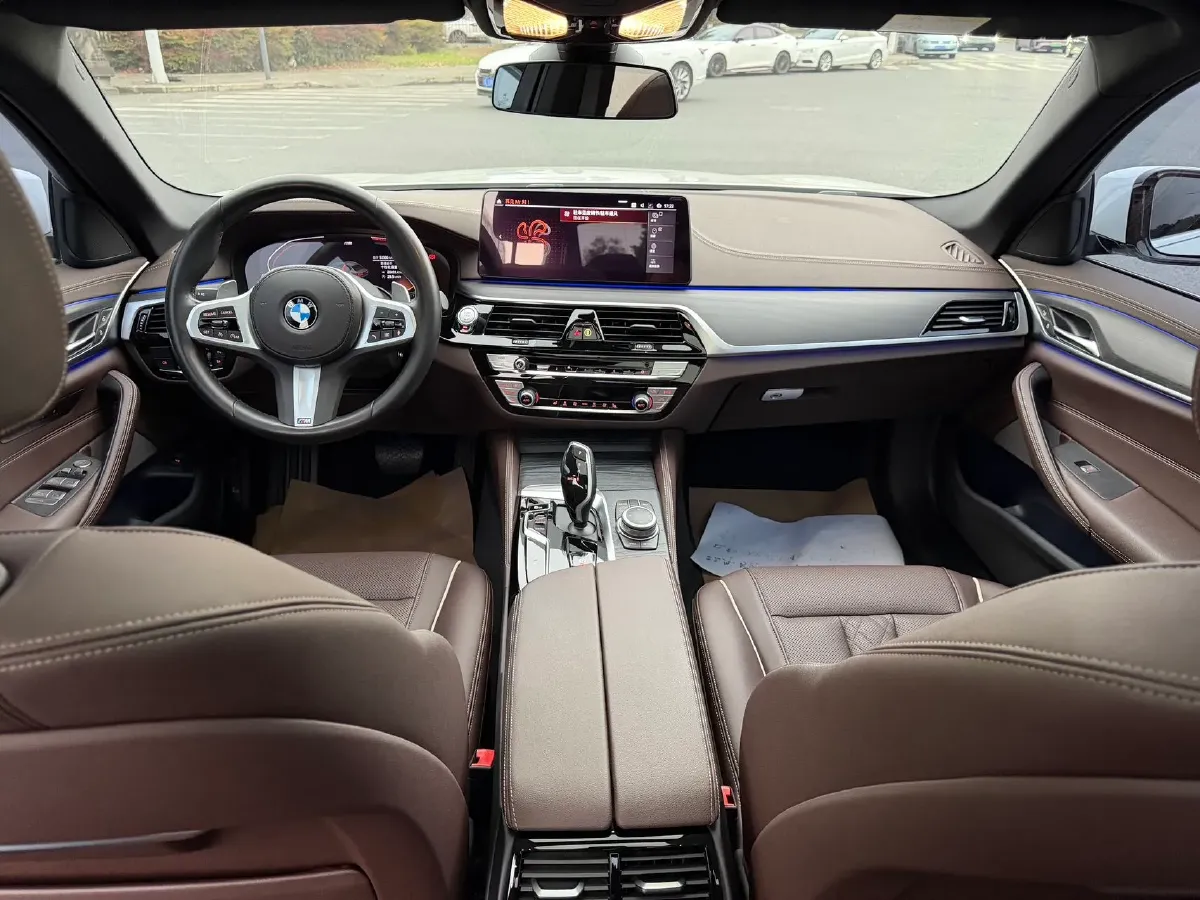 2022 BMW 5 Series 2.0T 252HP L4 8AT,autocango,china used car exporter,china ev exporter,chinese used car exporter,chinese used ev exporter