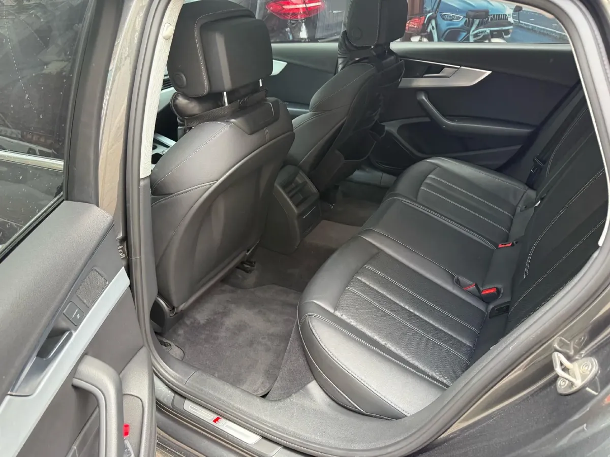 2020 Audi A4L 2.0T 190HP L4 7DCT,autocango,china used car exporter,china ev exporter,chinese used car exporter,chinese used ev exporter