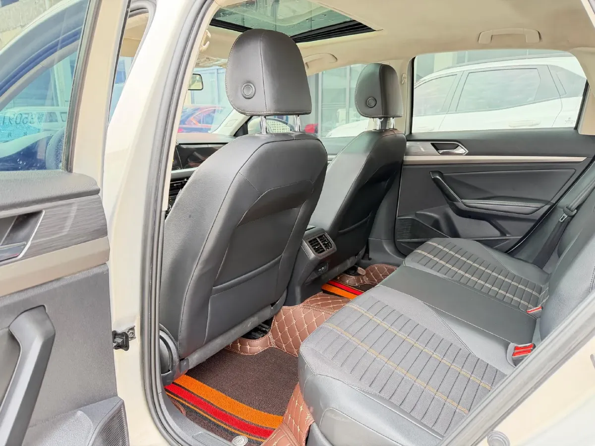 2022 Bestune B70 2.0T 224HP L4 6AT,autocango,china used car exporter,china ev exporter,chinese used car exporter,chinese used ev exporter