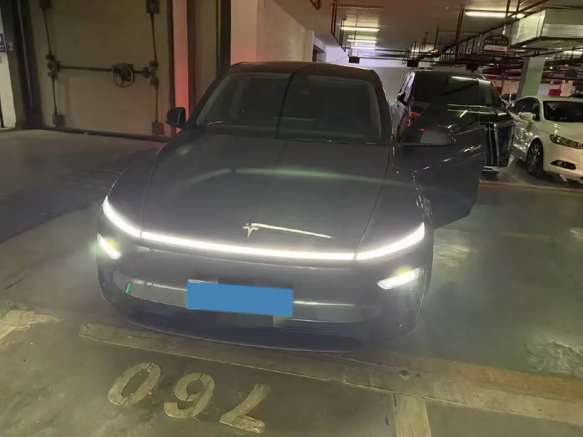 2025 Tesla Model Y BEV 62.5KWH,autocango,china used car exporter,china ev exporter,chinese used car exporter,chinese used ev exporter