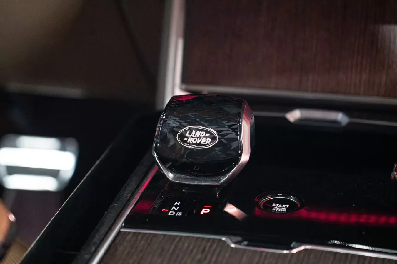 2024 Land Rover Range Rover 3.0T 400HP L6 8AT,autocango,china used car exporter,china ev exporter,chinese used car exporter,chinese used ev exporter