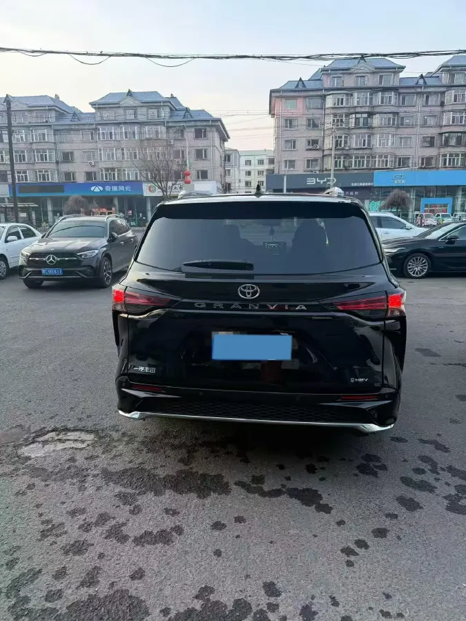 2024 Toyota Granvia 2.5L 189HP L4 E-CVT Hybrid,autocango,china used car exporter,china ev exporter,chinese used car exporter,chinese used ev exporter