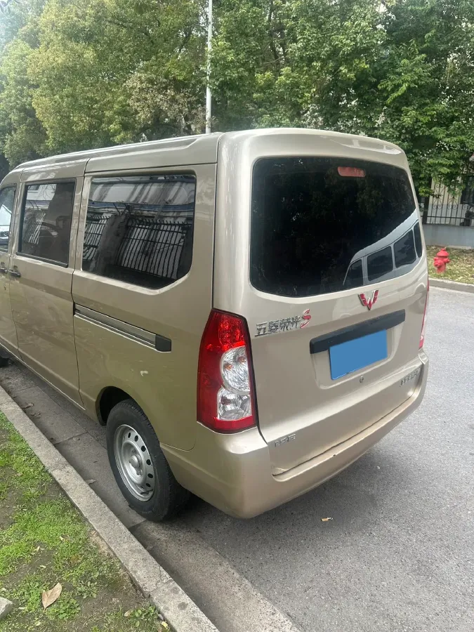 2020 WuLing RongGuang 1.2L 76HP L4 5MT,autocango,china used car exporter,china ev exporter,chinese used car exporter,chinese used ev exporter