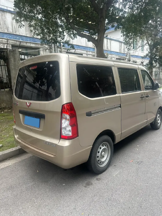 2020 WuLing RongGuang 1.2L 76HP L4 5MT,autocango,china used car exporter,china ev exporter,chinese used car exporter,chinese used ev exporter