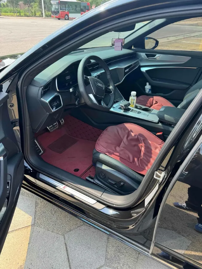 2025 Audi A6 2.0T 265HP L4 7DCT,autocango,china used car exporter,china ev exporter,chinese used car exporter,chinese used ev exporter