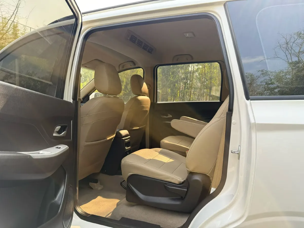 2021 WuLing RongGuang New Truck 1.5L 99HP L4 5MT,autocango,china used car exporter,china ev exporter,chinese used car exporter,chinese used ev exporter