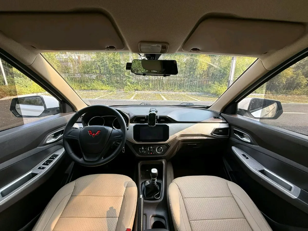 2021 WuLing RongGuang New Truck 1.5L 99HP L4 5MT,autocango,china used car exporter,china ev exporter,chinese used car exporter,chinese used ev exporter