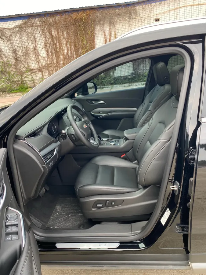 2021 Cadillac XT4 2.0T 237HP L4 9AT,autocango,china used car exporter,china ev exporter,chinese used car exporter,chinese used ev exporter