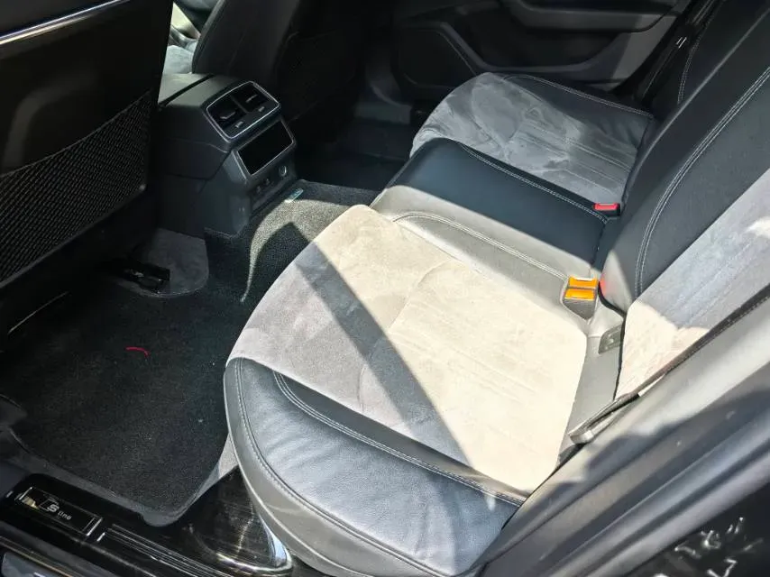 2023 Audi A6L 2.0T 245HP L4 7DCT,autocango,china used car exporter,china ev exporter,chinese used car exporter,chinese used ev exporter