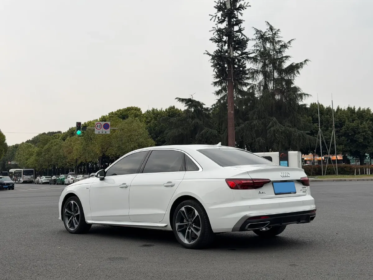 2023 Audi A4L 2.0T 190HP L4 7DCT,autocango,china used car exporter,china ev exporter,chinese used car exporter,chinese used ev exporter