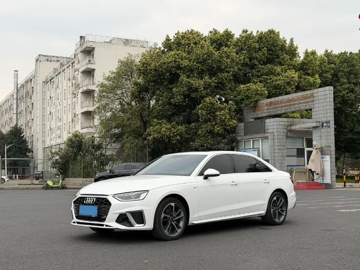 2023 Audi A4L 2.0T 190HP L4 7DCT,autocango,china used car exporter,china ev exporter,chinese used car exporter,chinese used ev exporter