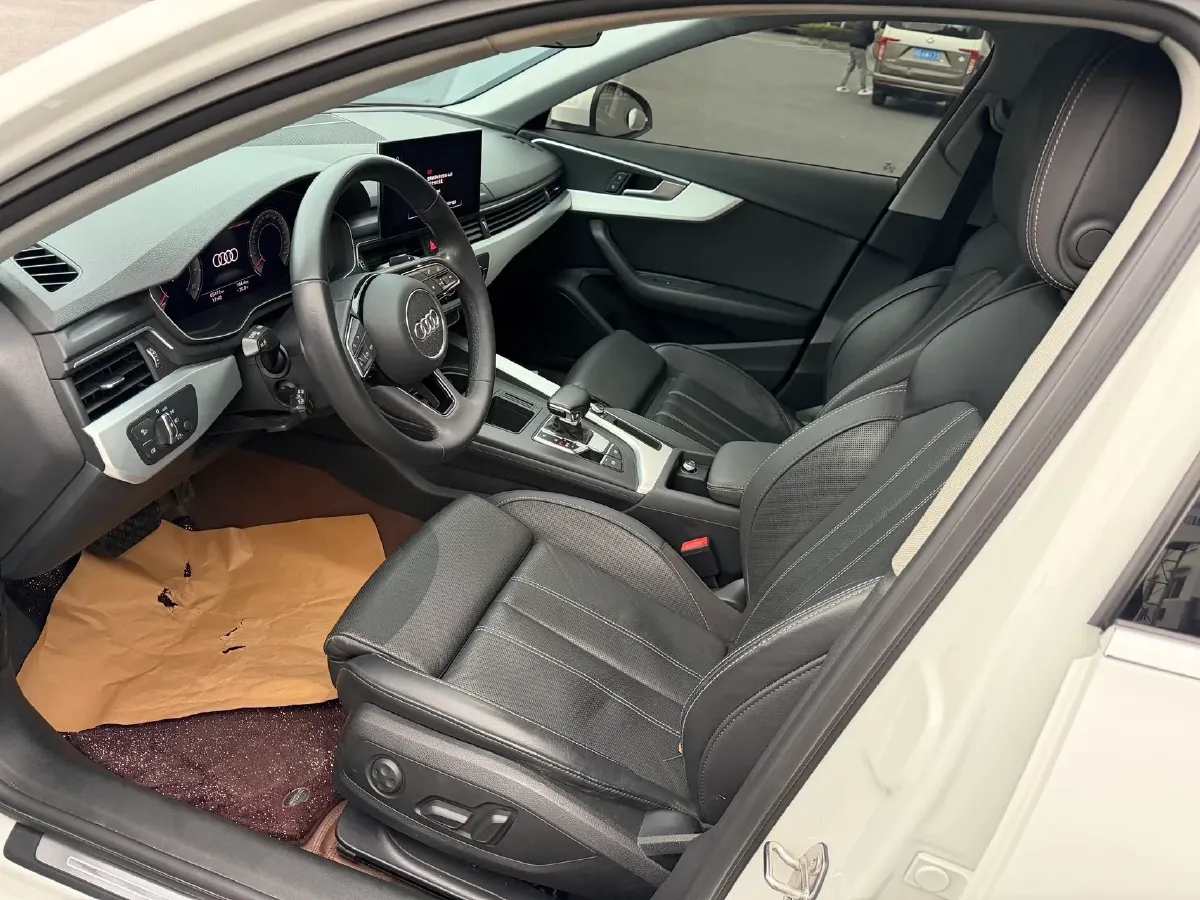 2023 Audi A4L 2.0T 190HP L4 7DCT,autocango,china used car exporter,china ev exporter,chinese used car exporter,chinese used ev exporter