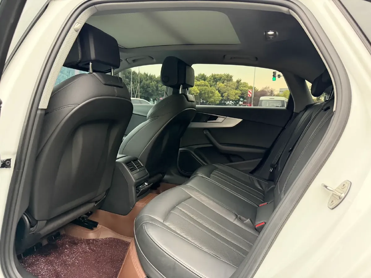 2023 Audi A4L 2.0T 190HP L4 7DCT,autocango,china used car exporter,china ev exporter,chinese used car exporter,chinese used ev exporter