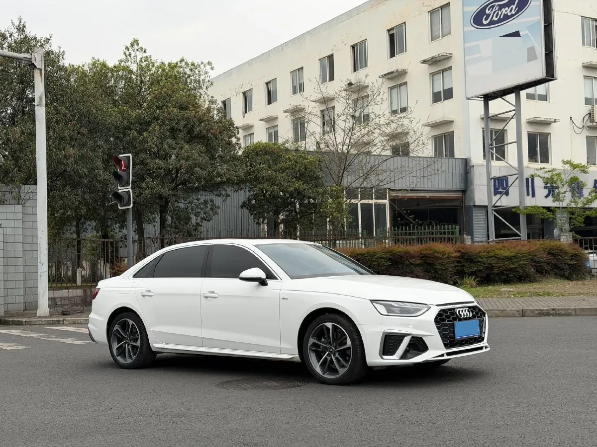 2023 Audi A4L 2.0T 190HP L4 7DCT,autocango,china used car exporter,china ev exporter,chinese used car exporter,chinese used ev exporter