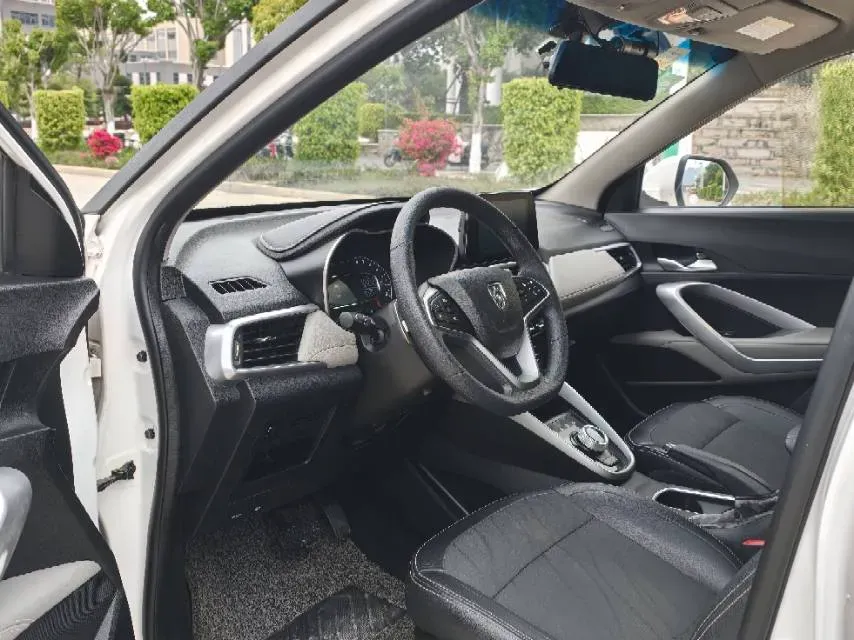 2017 BaoJun 310W 1.5L 105HP L4 6MT,autocango,china used car exporter,china ev exporter,chinese used car exporter,chinese used ev exporter