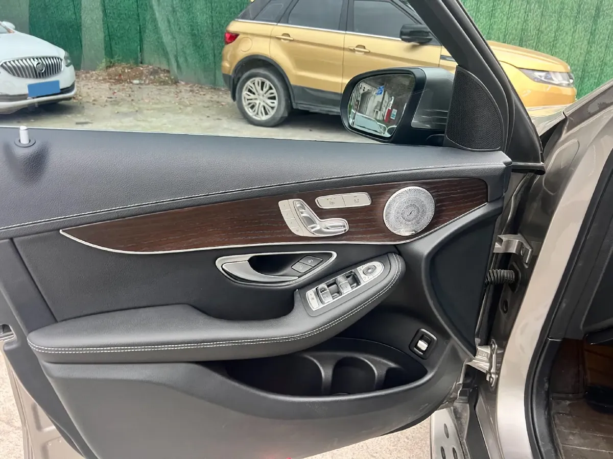 2021 Mercedes-Benz GLC Class 2.0T 197HP L4 9AT,autocango,china used car exporter,china ev exporter,chinese used car exporter,chinese used ev exporter