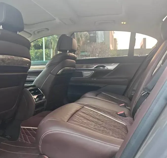 2019 BMW 7 Series 3.0T 340HP L6 8AT,autocango,china used car exporter,china ev exporter,chinese used car exporter,chinese used ev exporter