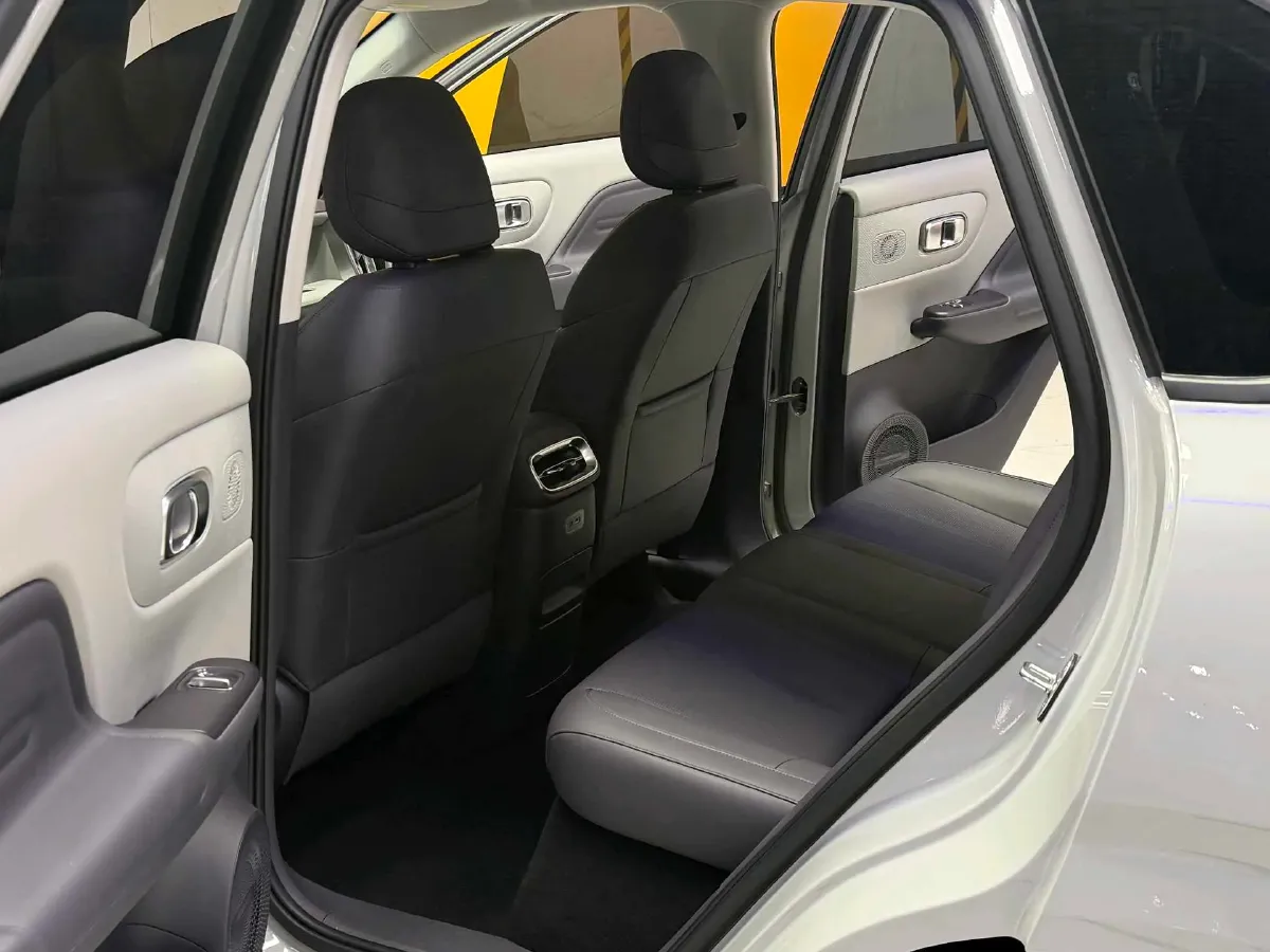 2025 Leapmotor B10 BEV 67.1KWH,autocango,china used car exporter,china ev exporter,chinese used car exporter,chinese used ev exporter