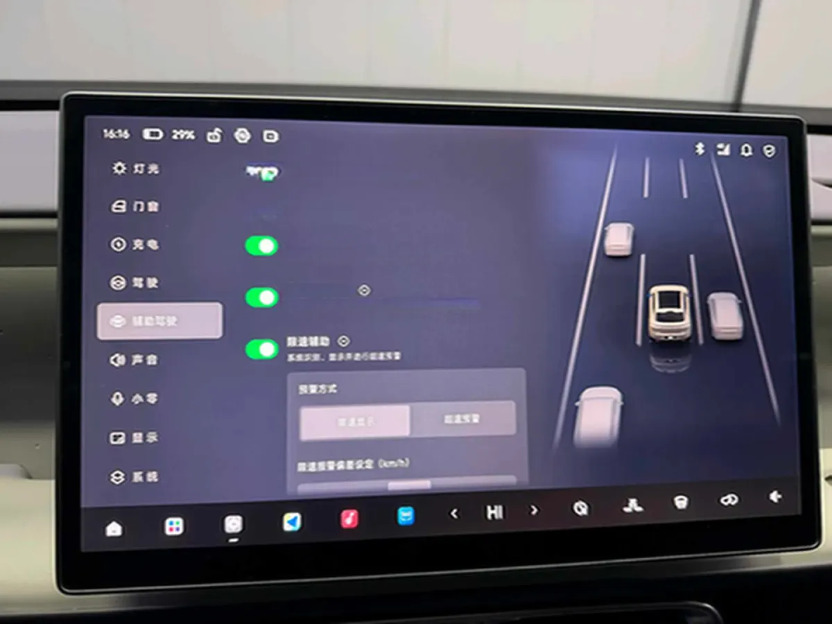 2025 Leapmotor B10 BEV 67.1KWH,autocango,china used car exporter,china ev exporter,chinese used car exporter,chinese used ev exporter