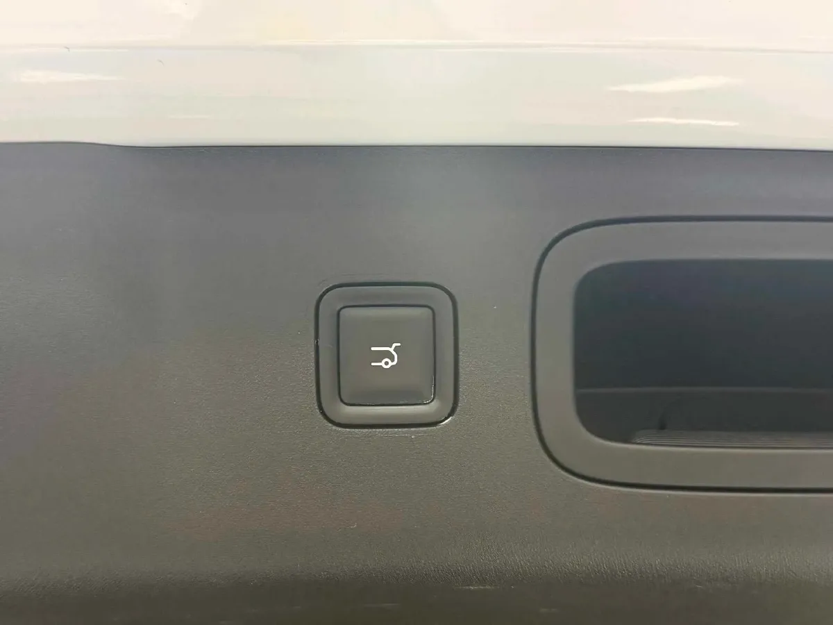 2025 Leapmotor B10 BEV 67.1KWH,autocango,china used car exporter,china ev exporter,chinese used car exporter,chinese used ev exporter