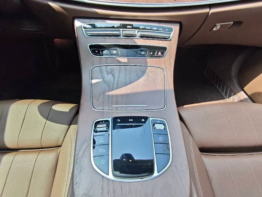 2021 Mercedes-Benz E Class 2.0T 197HP L4 9AT,autocango,china used car exporter,china ev exporter,chinese used car exporter,chinese used ev exporter