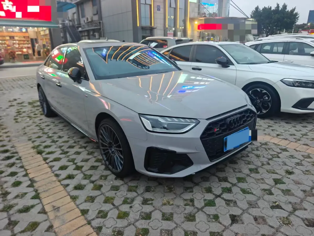 2022 Audi A4L 2.0T 190HP L4 7DCT,autocango,china used car exporter,china ev exporter,chinese used car exporter,chinese used ev exporter