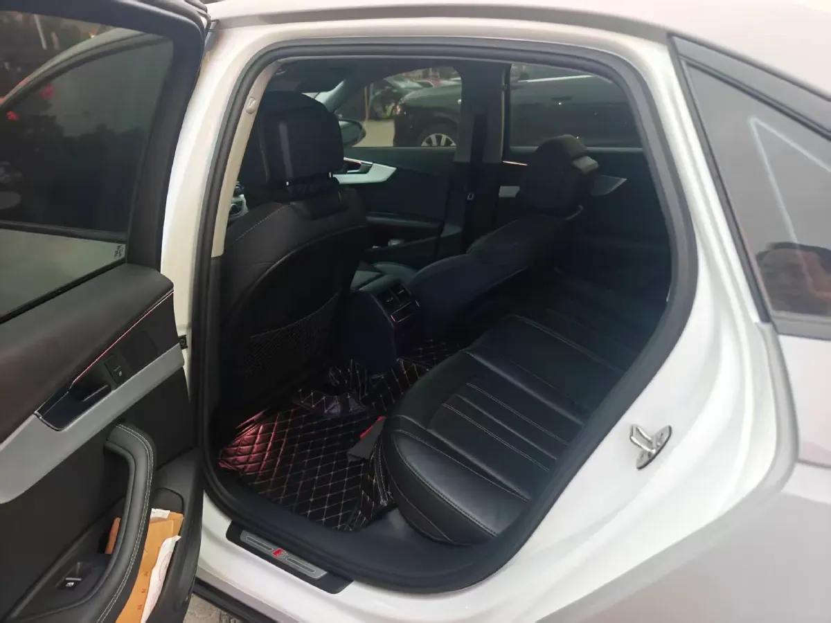 2022 Audi A4L 2.0T 190HP L4 7DCT,autocango,china used car exporter,china ev exporter,chinese used car exporter,chinese used ev exporter