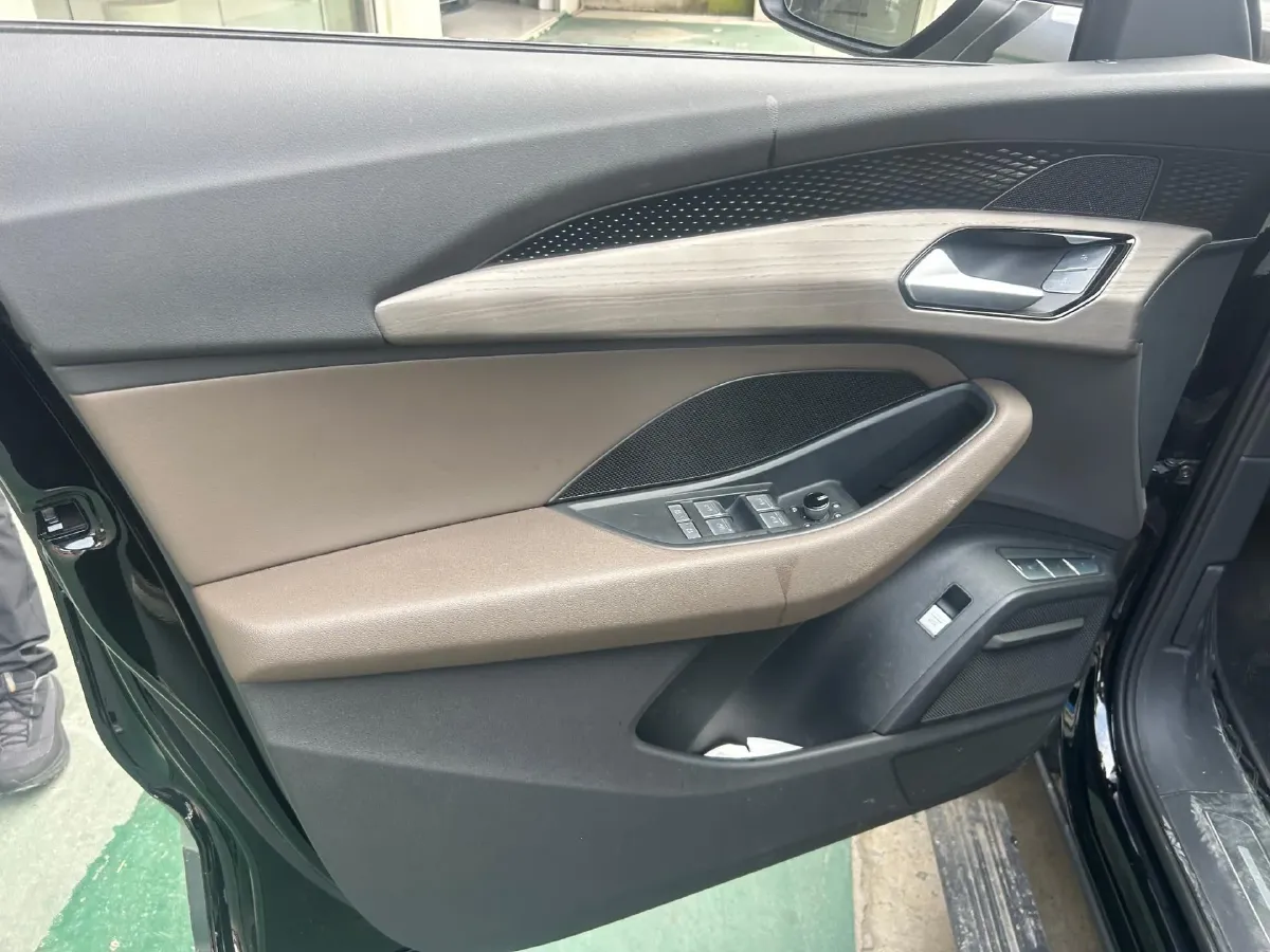 2024 Audi Q6 2.0T 265HP L4 7DCT,autocango,china used car exporter,china ev exporter,chinese used car exporter,chinese used ev exporter