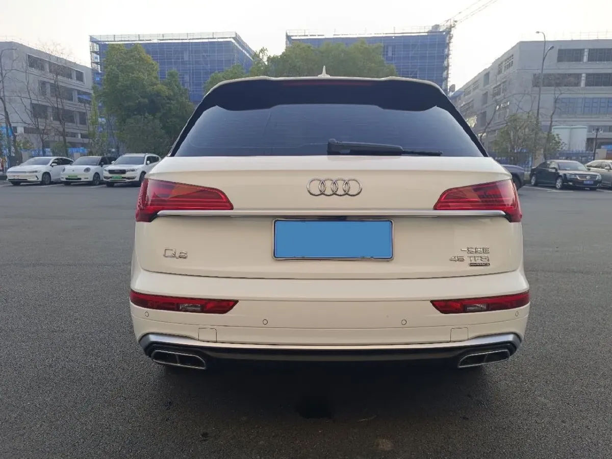 2022 Audi Q5L 2.0T 252HP L4 7DCT,autocango,china used car exporter,china ev exporter,chinese used car exporter,chinese used ev exporter