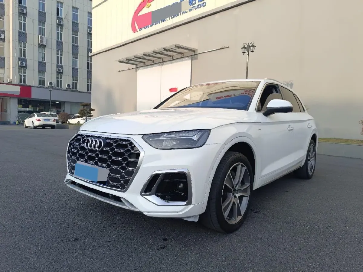 2022 Audi Q5L 2.0T 252HP L4 7DCT,autocango,china used car exporter,china ev exporter,chinese used car exporter,chinese used ev exporter